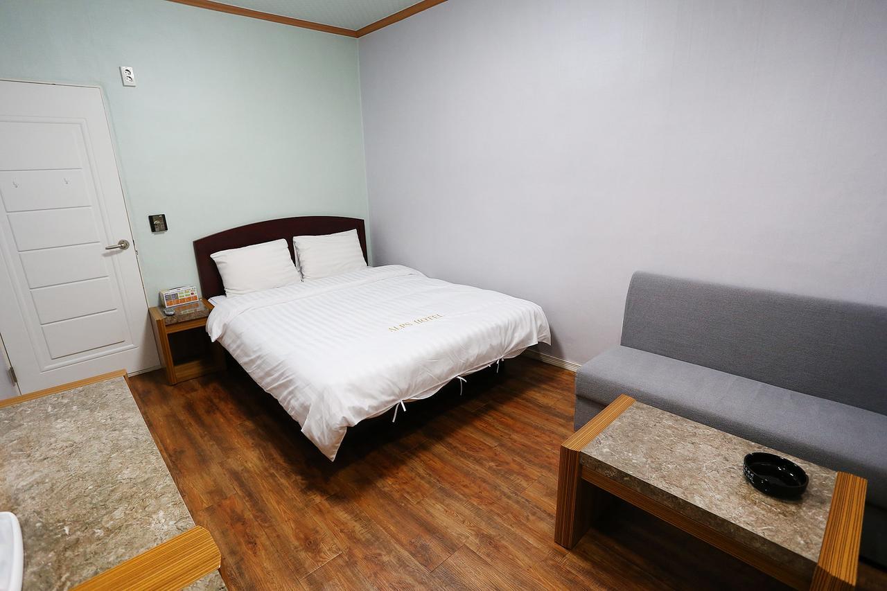 Alps Hotel Гангнеунг Екстериор снимка